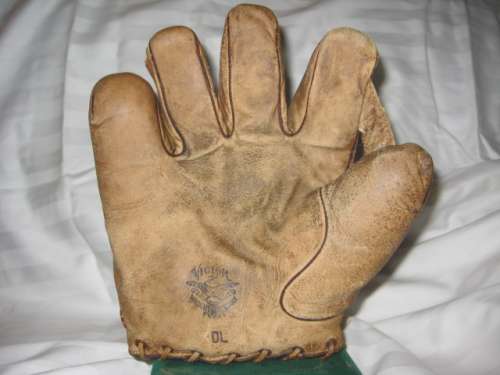 Victor, Wright & Ditson DL 1 Inch Web Lefty Front